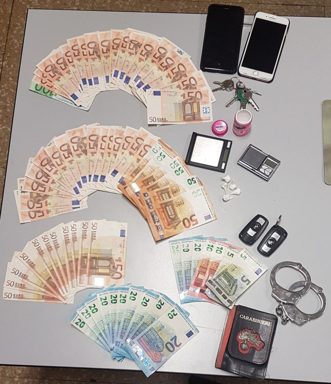 Cocaina e contanti Spacciatore in manette