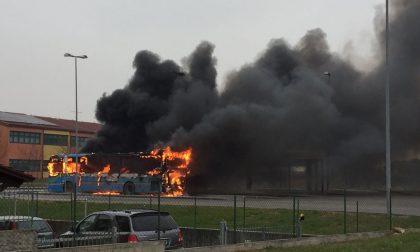 INCENDIO: autobus in fiamme!