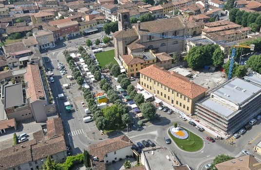 Il relitto della fabbrica di bombe, a tre chilometri dal centro di Ghedi