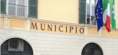 Il sindaco nega la parola, le opposizioni abbandonano il Consiglio