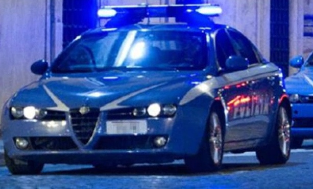 In gita scolastica: uccidono un cigno a sassate