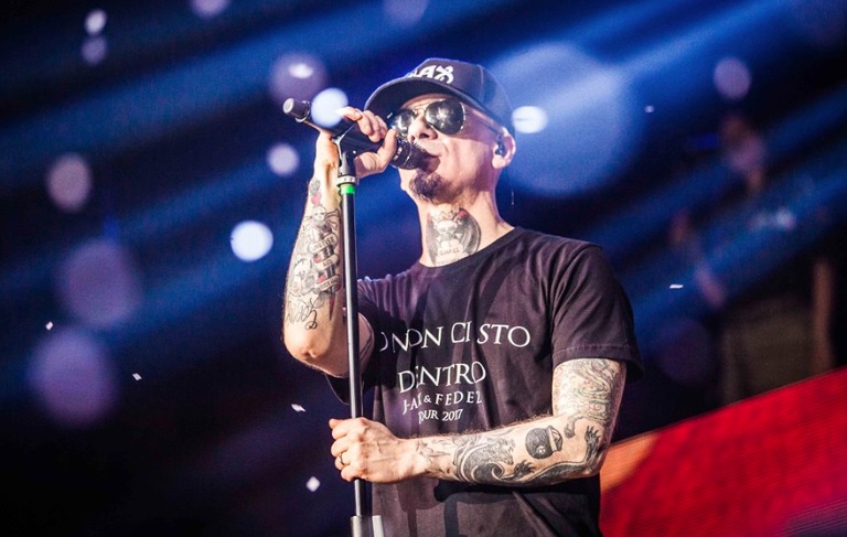 J-Ax e Fedez infuocano il PalaGeorge!