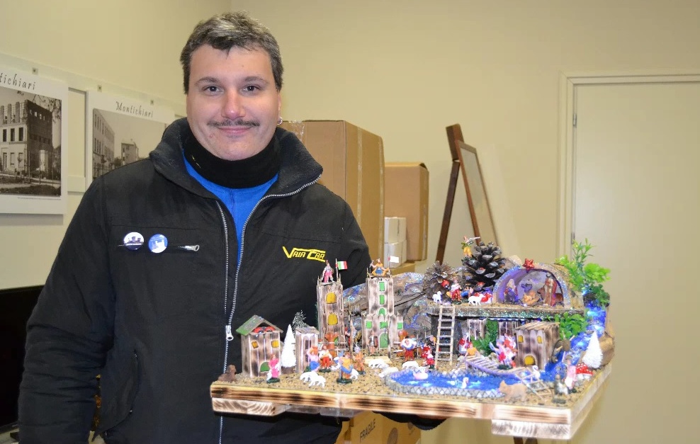 L’UOMO CHE CREA I PRESEPI