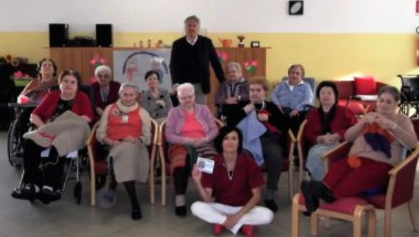 La Rsa apre le porte con musiche e balli