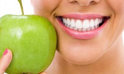 La dieta che fa bene a denti e bocca