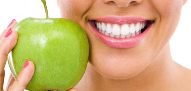 La dieta che fa bene a denti e bocca