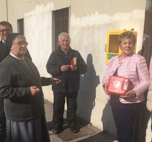 La famiglia Orsucci dona il terzo defibrillatore