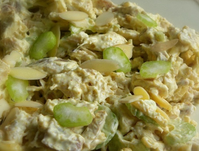 La ricetta dell’insalata di pollo con cetriolini e Emmenthal