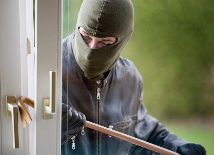 Ladri ad Asola, rubati ori e contanti