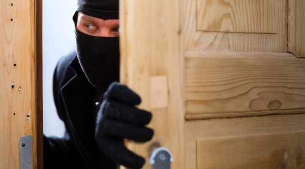 Ladri golosi, dopo il furto si fermano a prendere un tè e dimenticano la refurtiva