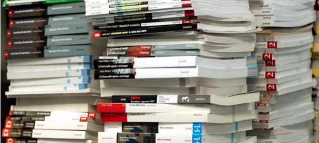 Rubati libri dallo zaino di uno studente