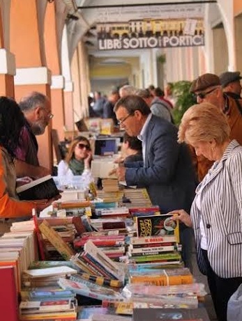 “Libri sotto i portici” va in trasferta