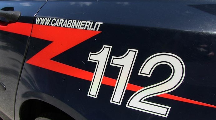 Lite in casa. Madre impaurita chiama i soccorsi