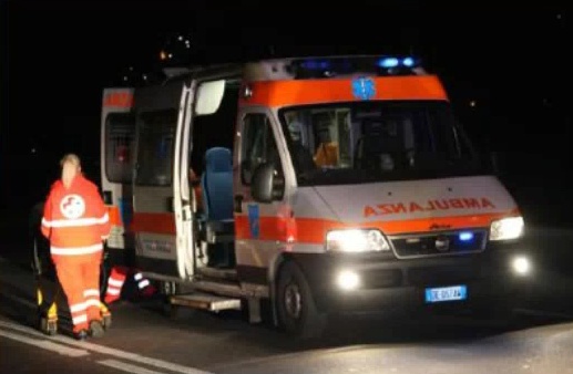 Litiga con il fidanzato: giovane tenta suicidio