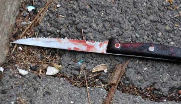 Litigano al parco. Uomo accoltellato