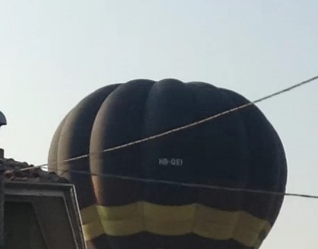 MONGOLFIERA SUI FILI DELL’ALTA TENSIONE