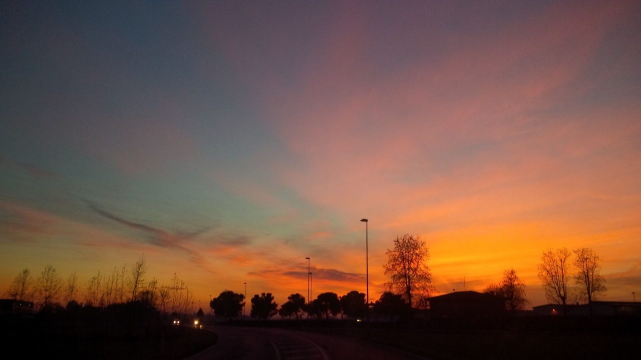 MONTICHIARI CI REGALA QUESTO MERAVIGLIOSO TRAMONTO PRE-NATALIZIO