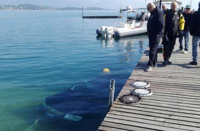 Manerba, auto finisce nelle acque del Lago