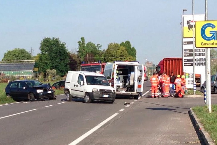 Maxi tamponamento in via Mantova, traffico in tilt