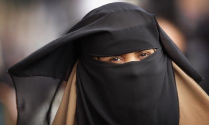 «Metti il burqa per 550 euro». Forum ci prova con Maria