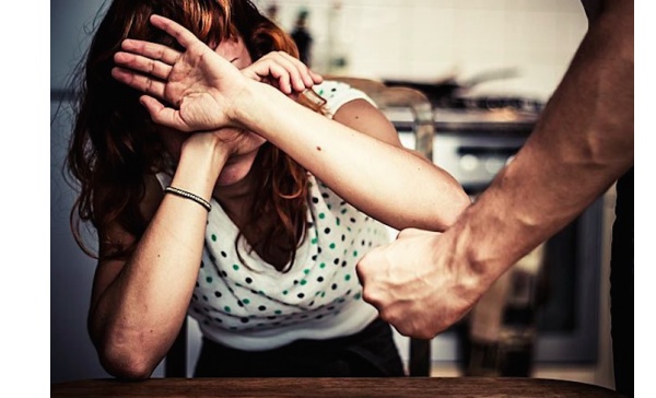 Montichiari, picchia la moglie. Arrestato 55enne