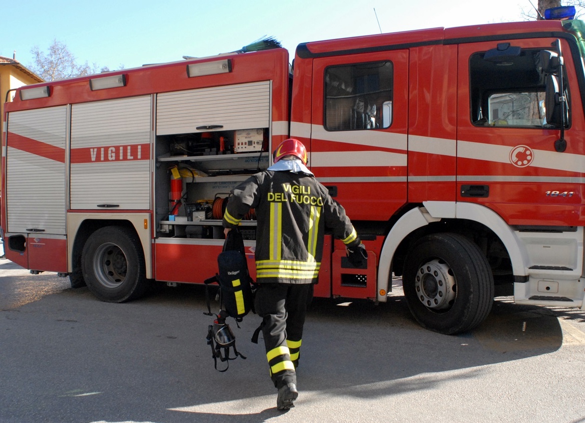 Muore sull’ultraleggero in fiamme