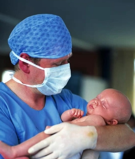 NEONATO DI 750 GRAMMI SALVATO