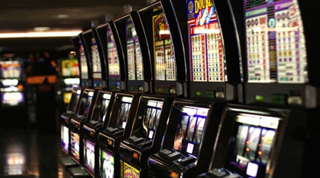 Rapina slot in via Vallecamonica: De Martino tace