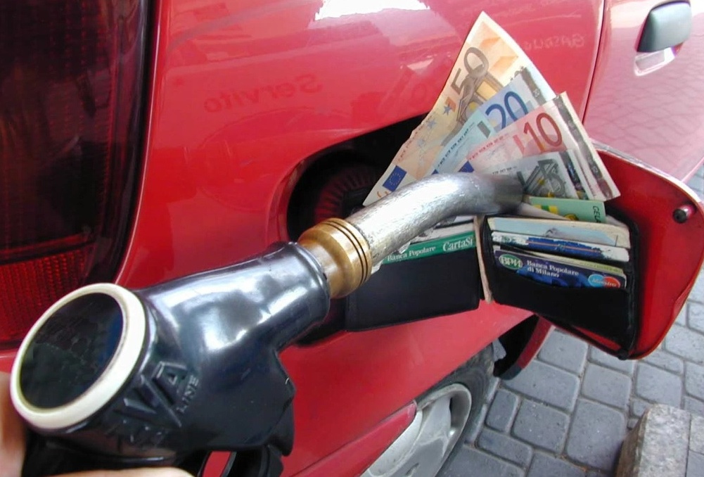 No all’ennesimo aumento delle accise sui carburanti