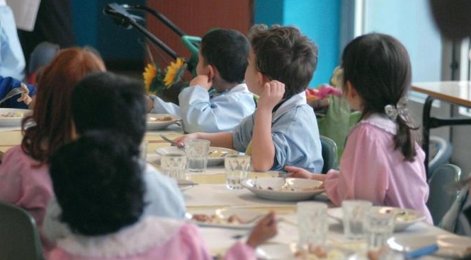 No alla mensa, parte la raccolta firme