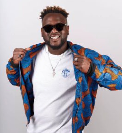 «Non sono straniero, sono solo stranero»