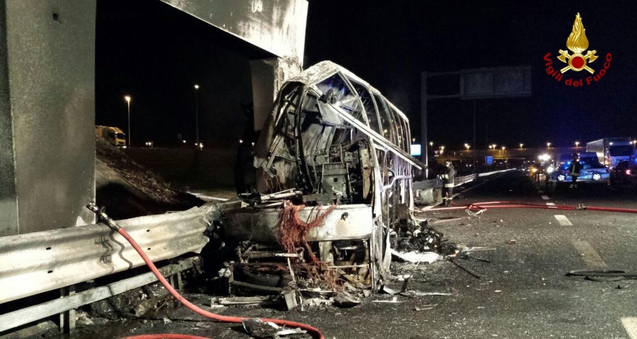 Notte tragica, morti 16 ragazzi – IL VIDEO