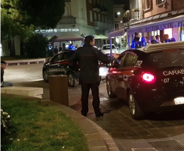 Panico in piazza Motteotti al Vivi Cafè