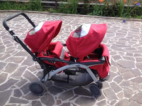 Parco giochi: rubano passeggino doppio alla nonna