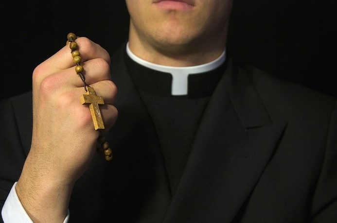 Parroco bresciano accusato di violenza sessuale