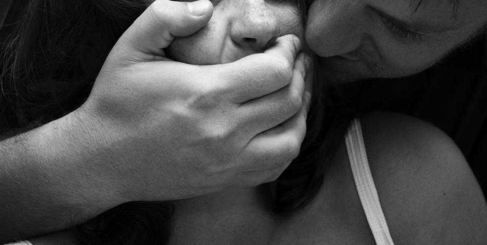 Picchiata, violentata e costretta a prostituirsi