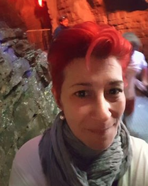 Pirata della strada fugge, Paola lo insegue