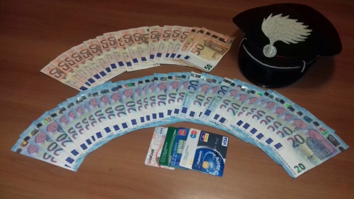 Pregiudicato 40enne: preleva con bancomat rubati