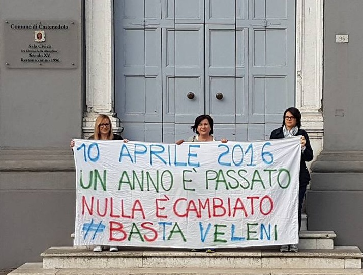 Protesta davanti al Comune: “Basta Veleni”