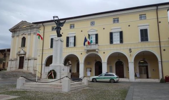 Pulisce dai rifiuti, l’Ufficio Tecnico minaccia multe