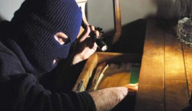 Raggiro in casa: rubati 5mila euro