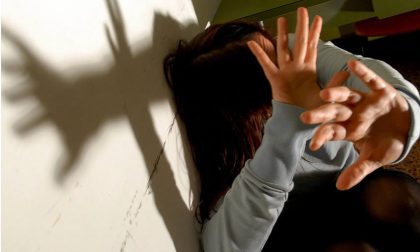 Richiedente asilo abusa dell’operatrice culturale