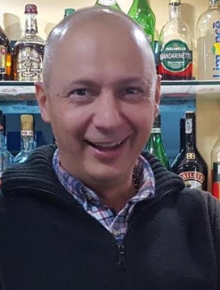 Roberto Casella e la sua «edicola bar»