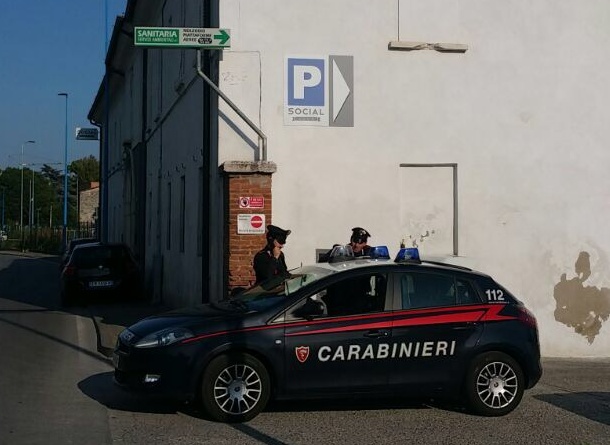 Ruba in 3 negozi, arrestato 40enne italiano