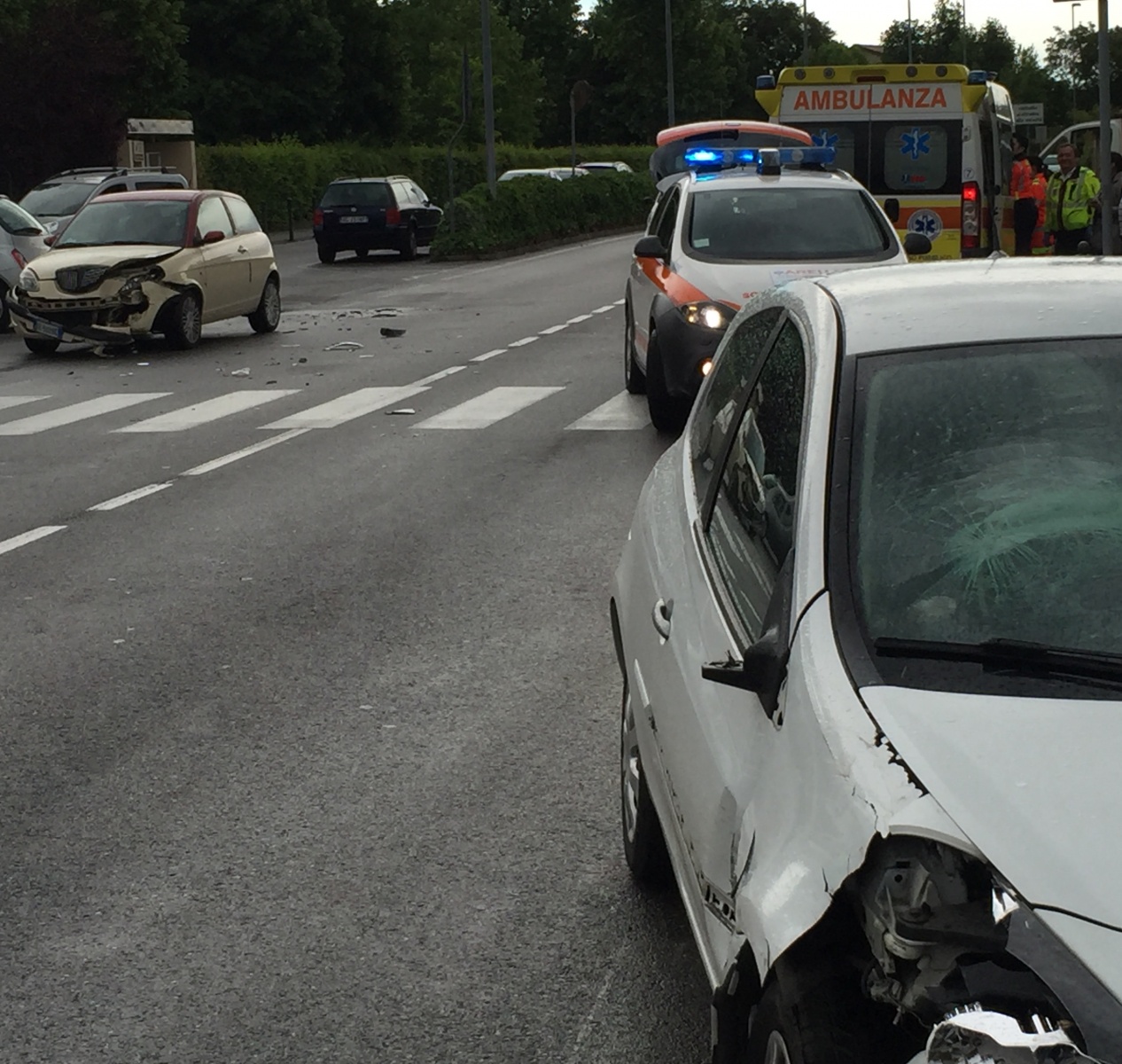 Scontro tra auto: paura per un 22enne