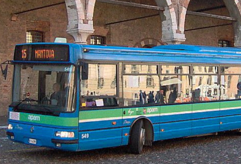 Senegalese aggredisce l’autista del pullman