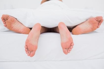 Sesso: disturba i vicini. Alla ragazza arriva una diffida