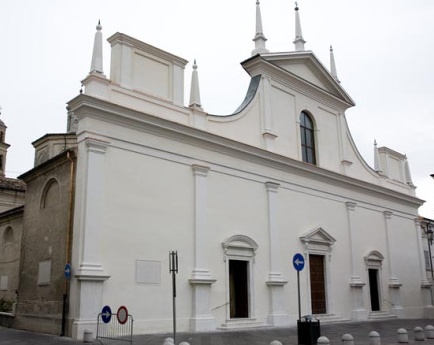 Si toglie la vita, questa mattina i funerali