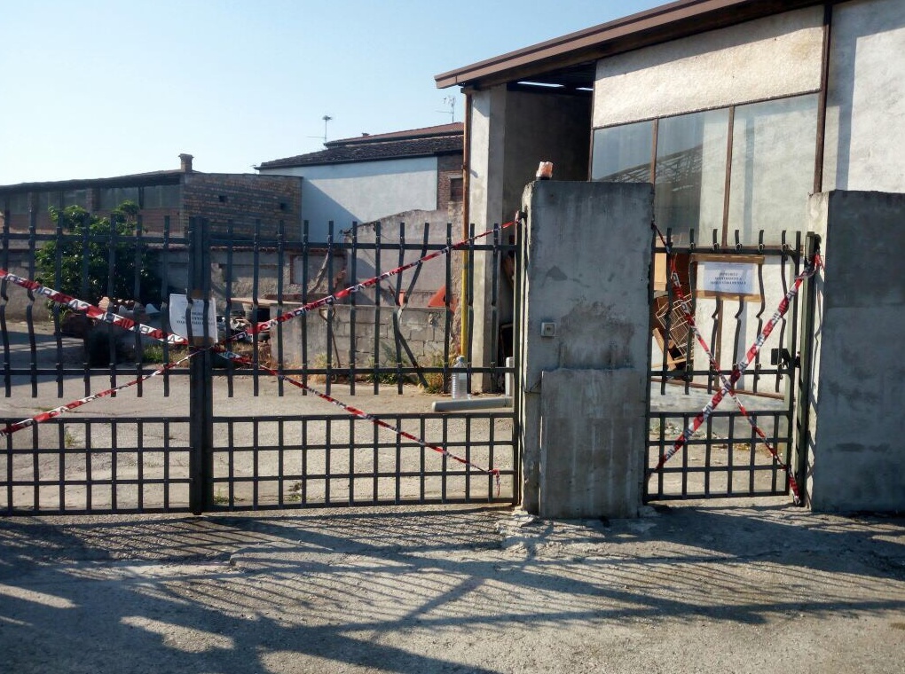 Smontavano auto e rivendevano i pezzi, due arresti