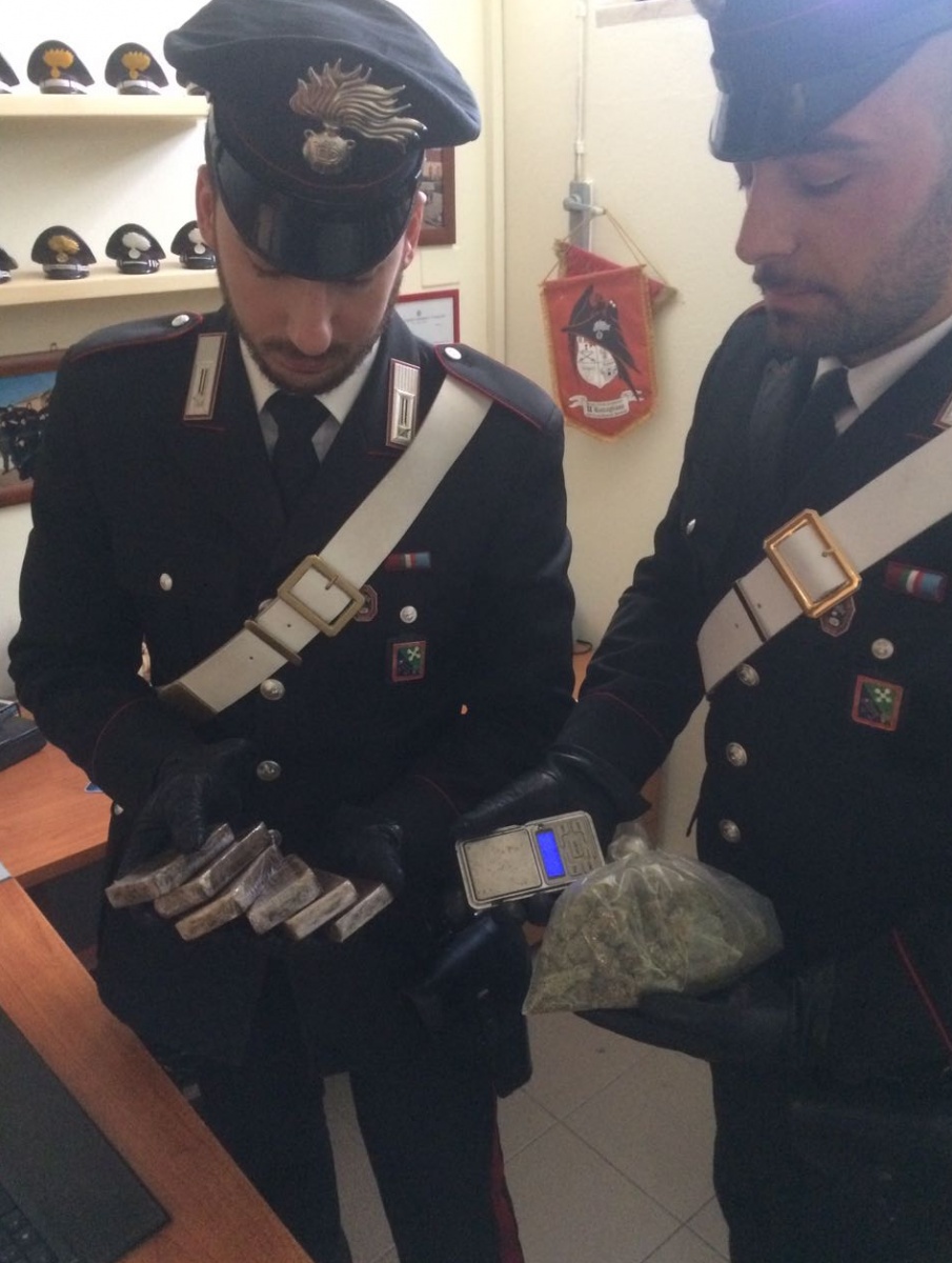 Spaccio di stupefacenti, arrestato un 20enne